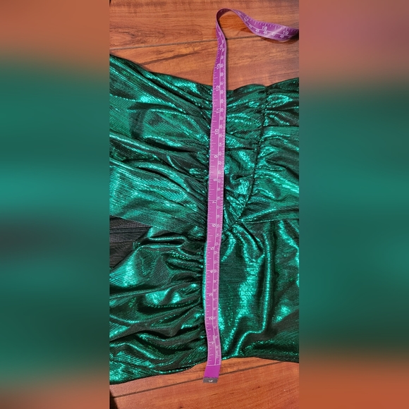 ALVONA - METALLIC GREEN DRAPE MINI DRES - Picture 12 of 14